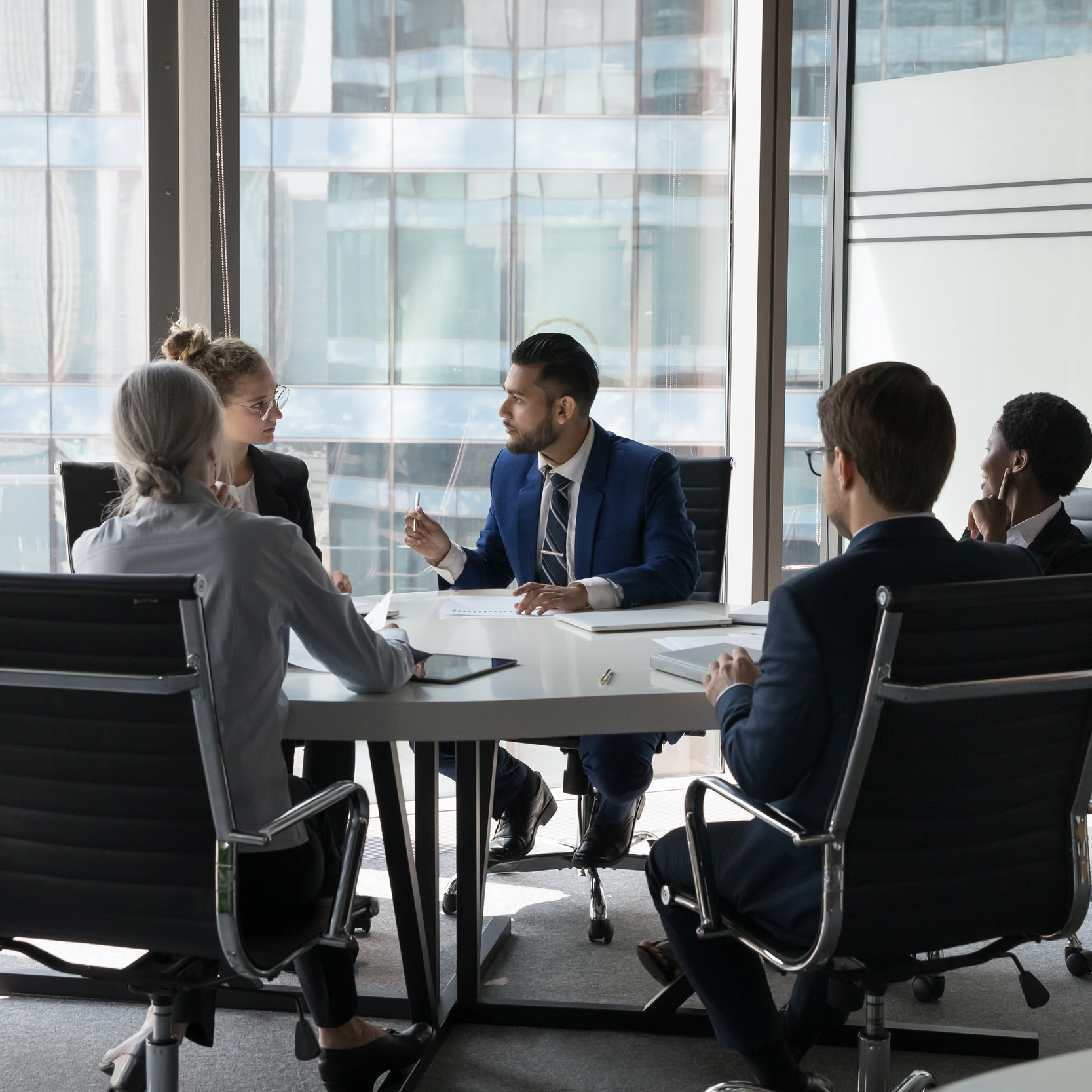 No privity: a clause of an agreement requiring a new owner to enter into a similar agreement is not enforceable by the new owner and cannot require the continuing party to enter into the new agreement